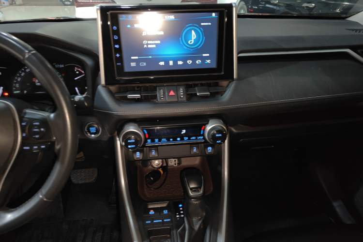 Used Toyota RAV4 2020 2.0L CVT Two-Wheel Drive Prestige Edition Audio And AC Panel
