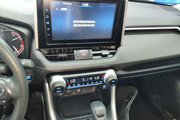 Used Toyota RAV4 2020 2.0L CVT Two-Wheel Drive Fashion Edition Audio And AC Panel