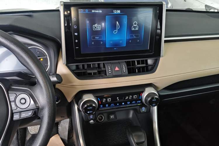 Used Toyota RAV4 2020 2.0L CVT Two-Wheel Drive Fashion Edition Audio And AC Panel