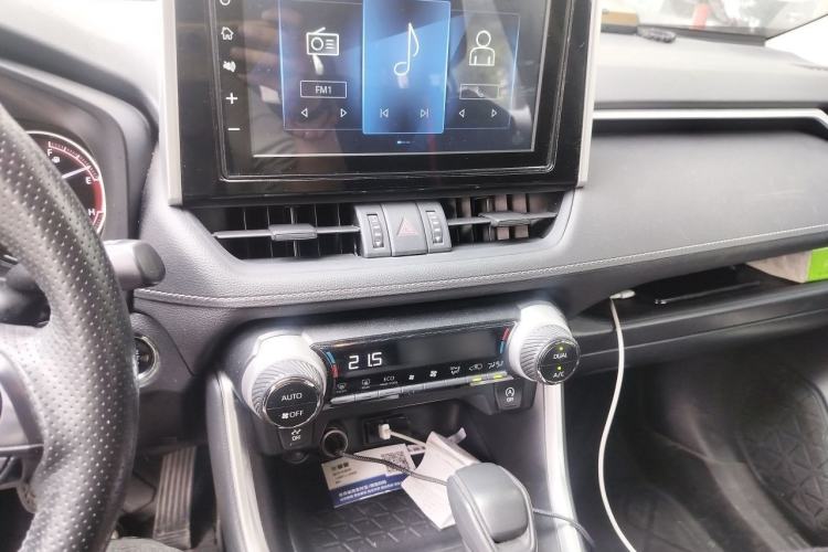 Used Toyota RAV4 2020 2.0L CVT Two-Wheel Drive Fashion Edition Audio And AC Panel