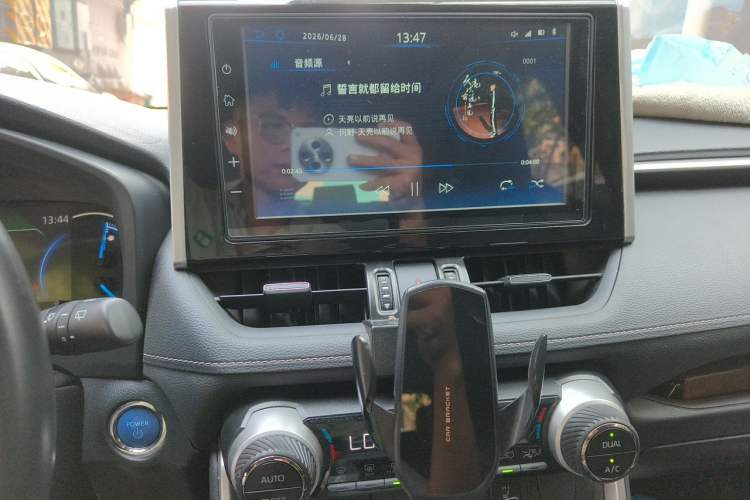 Used Toyota RAV4 2020 Dual-Motor 2.5L E-CVT Four-Wheel Drive Flagship Edition Audio And AC Panel