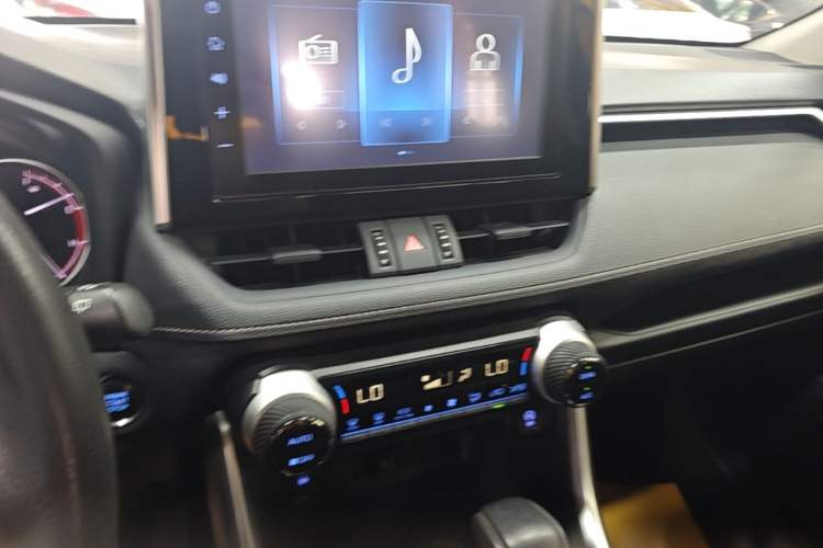 Used Toyota RAV4 2020 2.0L CVT Two-Wheel Drive Fashion Edition Audio And AC Panel