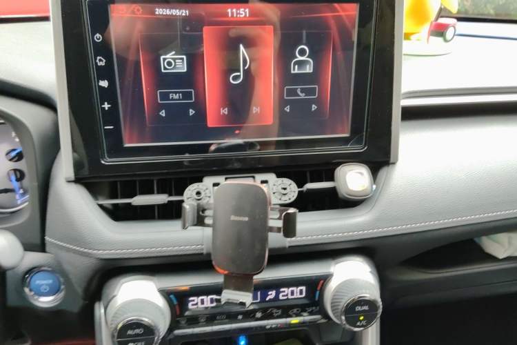 Used Toyota RAV4 2020 Dual-Engine 2.5L E-CVT Two-Wheel Drive Elite Edition Audio And AC Panel