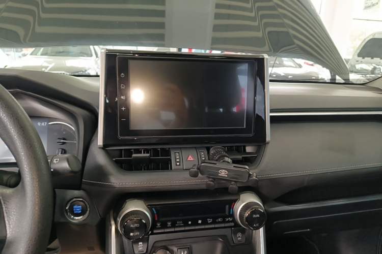 Used Toyota RAV4 2020 2.0L CVT Two-Wheel Drive Fashion Edition Audio And AC Panel