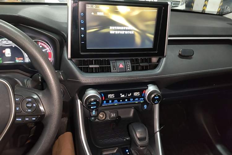 Used Toyota RAV4 2020 2.0L CVT Two-Wheel Drive Fashion Edition Audio And AC Panel