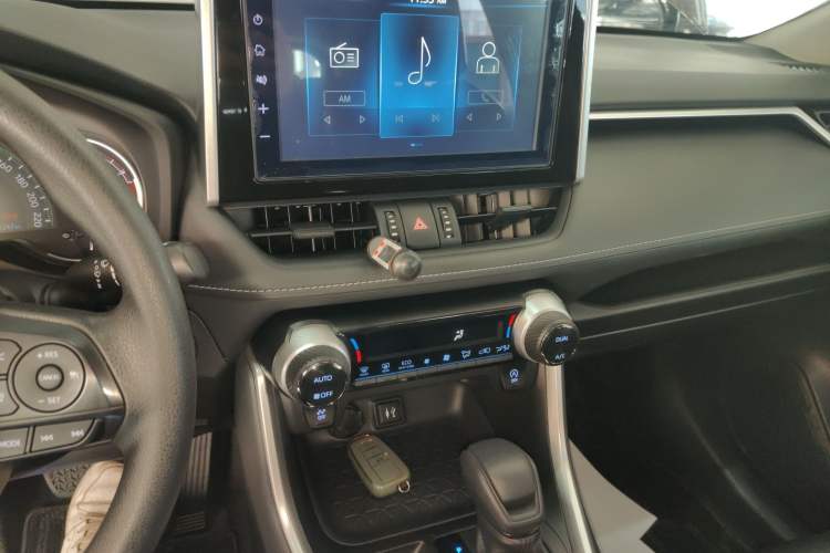 Used Toyota RAV4 2020 2.0L CVT Two-Wheel Drive Fashion Edition Audio And AC Panel