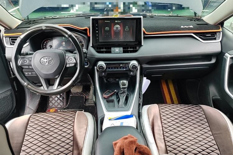 Used Toyota RAV4 2020 2.0L CVT Two-Wheel Drive Fashion Edition Center Console