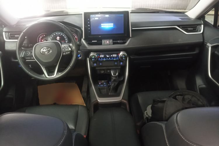 Used Toyota RAV4 2020 2.0L CVT Two-Wheel Drive Fashion PLUS Edition Center Console