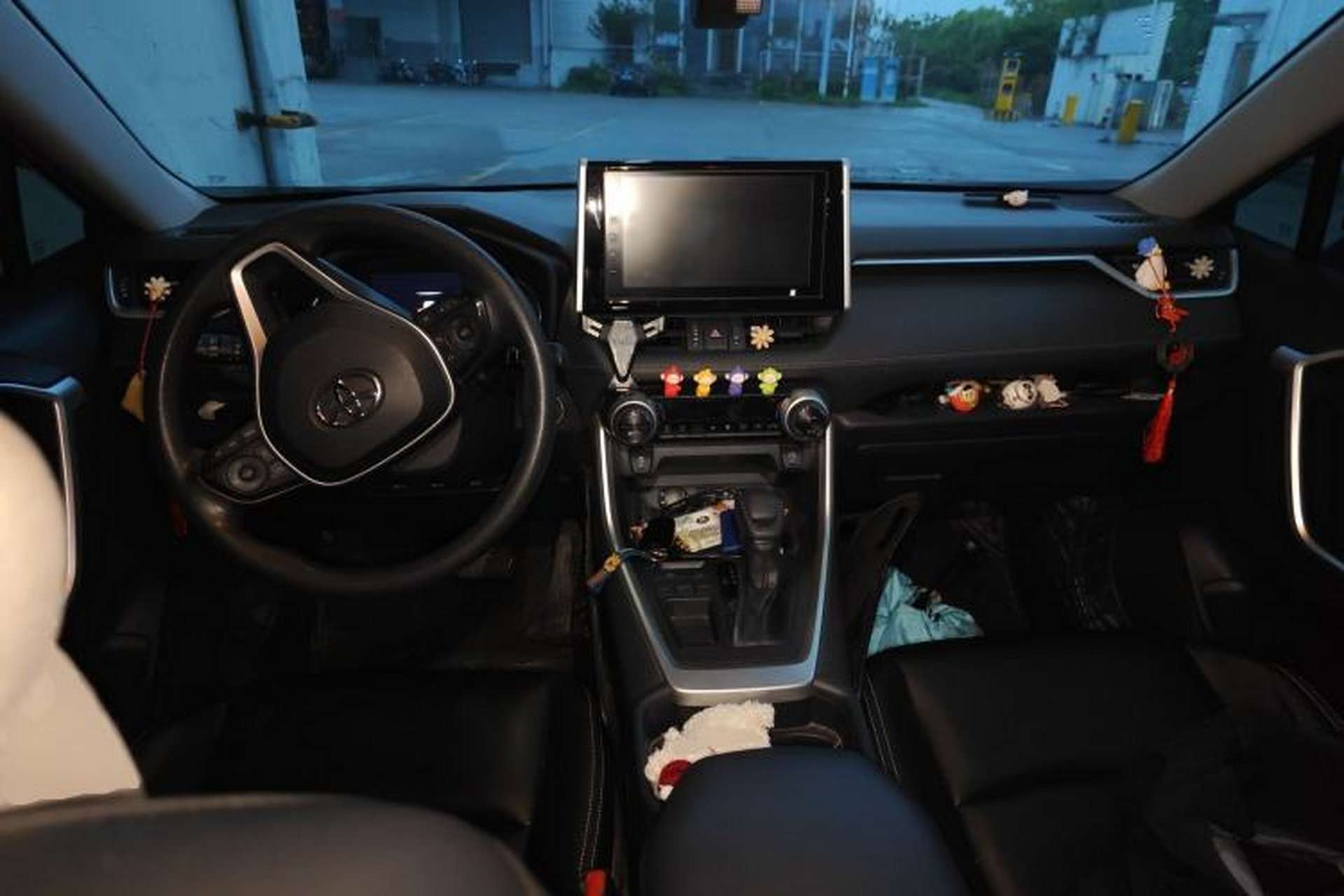 Used Toyota RAV4 2020 2.0L CVT Two-Wheel Drive Fashion Edition Center Console