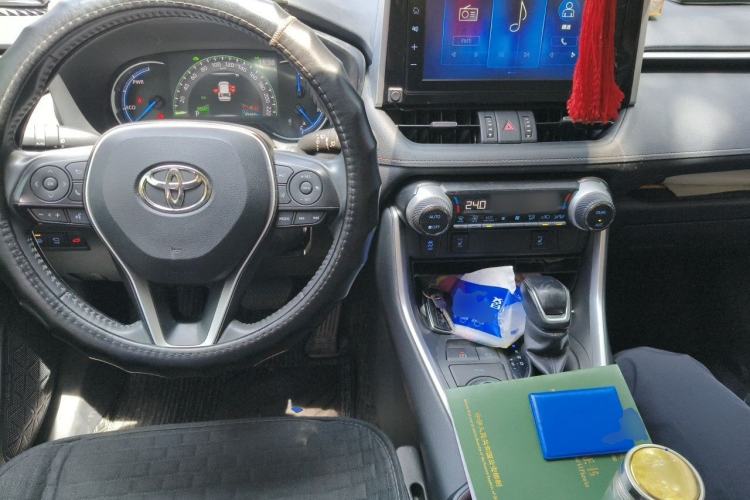 Used Toyota RAV4 2020 Dual-Engine 2.5L E-CVT 4x4 Elite PLUS Edition Center Console