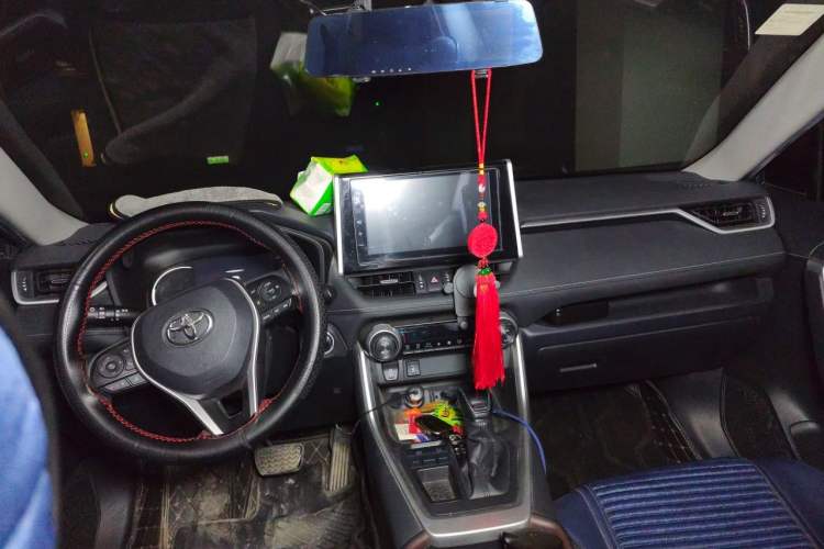 Used Toyota RAV4 2020 2.0L CVT Two-Wheel Drive Fashion PLUS Edition Center Console