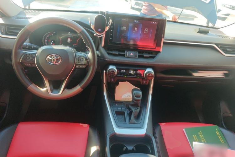Used Toyota RAV4 2020 2.0L CVT Two-Wheel Drive Fashion Edition Center Console
