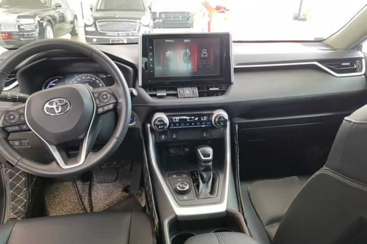 Used Toyota RAV4 2020 Dual-Engine 2.5L E-CVT 4x4 Elite PLUS Edition Center Console
