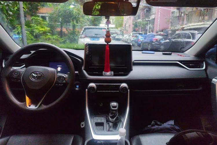 Used Toyota RAV4 2020 2.0L CVT Two-Wheel Drive Fashion Edition Center Console