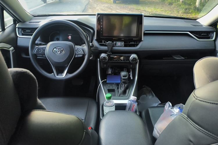Used Toyota RAV4 2020 2.0L CVT Two-Wheel Drive Fashion Edition Center Console