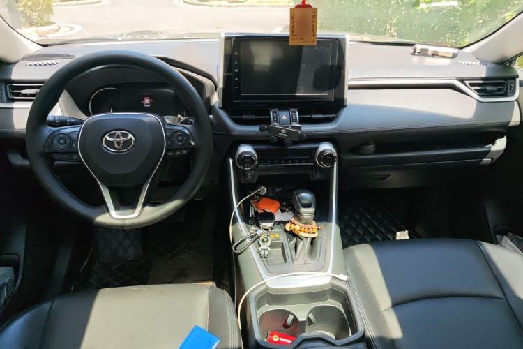 Used Toyota RAV4 2020 2.0L CVT Two-Wheel Drive Fashion Edition Center Console