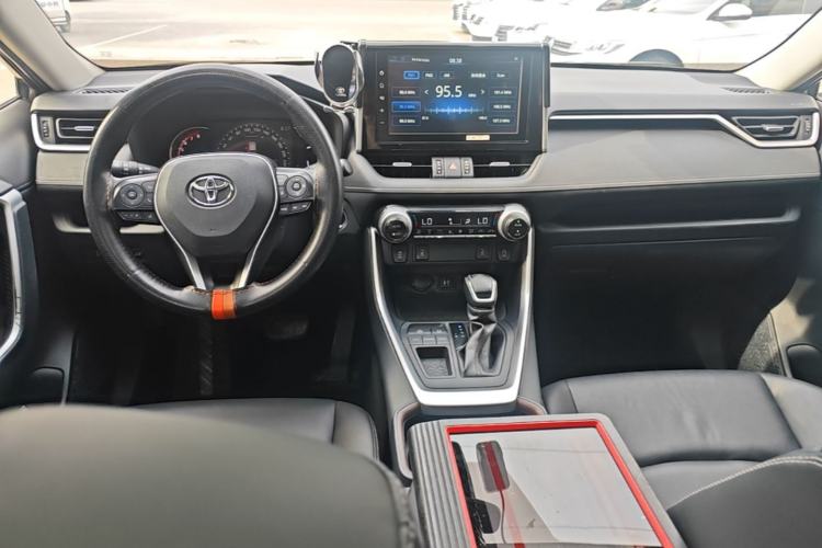 Used Toyota RAV4 2020 2.0L CVT Two-Wheel Drive Fashion PLUS Edition Center Console