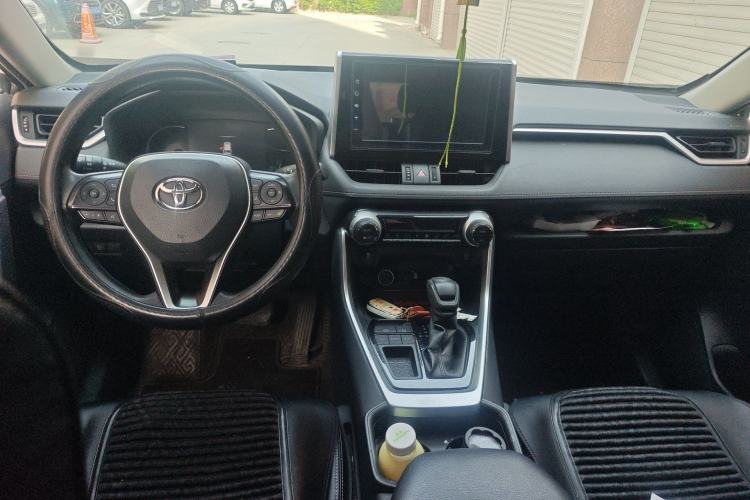 Used Toyota RAV4 2020 2.0L CVT Two-Wheel Drive Fashion Edition Center Console