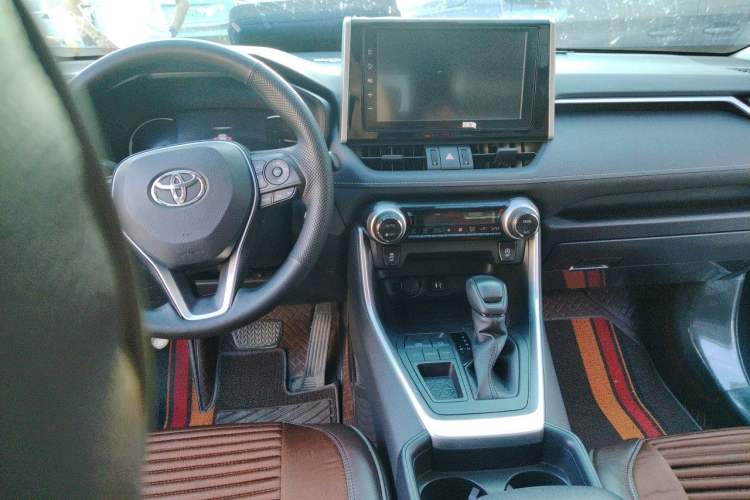 Used Toyota RAV4 2020 2.0L CVT Two-Wheel Drive Fashion Edition Center Console