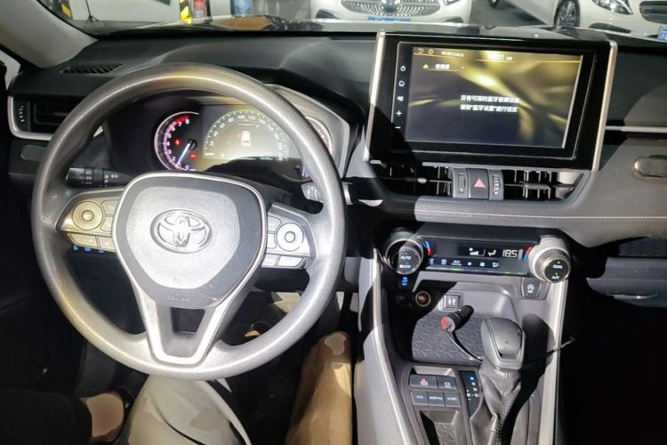 Used Toyota RAV4 2020 2.0L CVT Two-Wheel Drive Fashion Edition Center Console