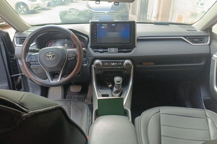 Used Toyota RAV4 2020 2.0L CVT Two-Wheel Drive Fashion Edition Center Console