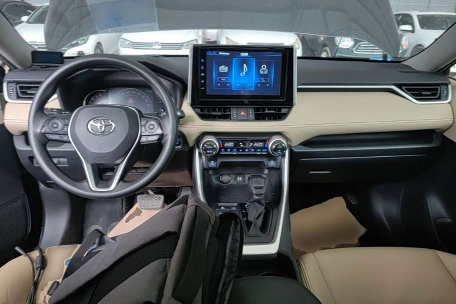 Used Toyota RAV4 2020 2.0L CVT Two-Wheel Drive Fashion Edition Center Console