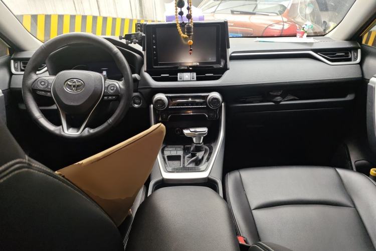 Used Toyota RAV4 2020 2.0L CVT Two-Wheel Drive Fashion Edition Center Console