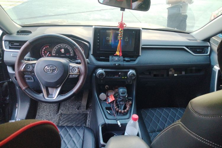 Used Toyota RAV4 2020 2.0L CVT Two-Wheel Drive Fashion Edition Center Console
