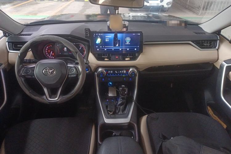 Used Toyota RAV4 2020 2.0L CVT Two-Wheel Drive Fashion PLUS Edition Center Console