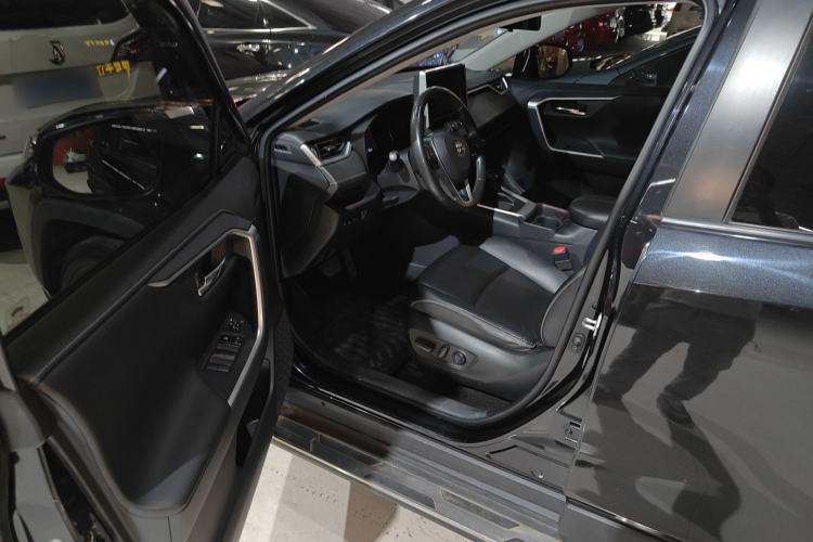 Used Toyota RAV4 2020 2.0L CVT Two-Wheel Drive Prestige Edition Driver Seat