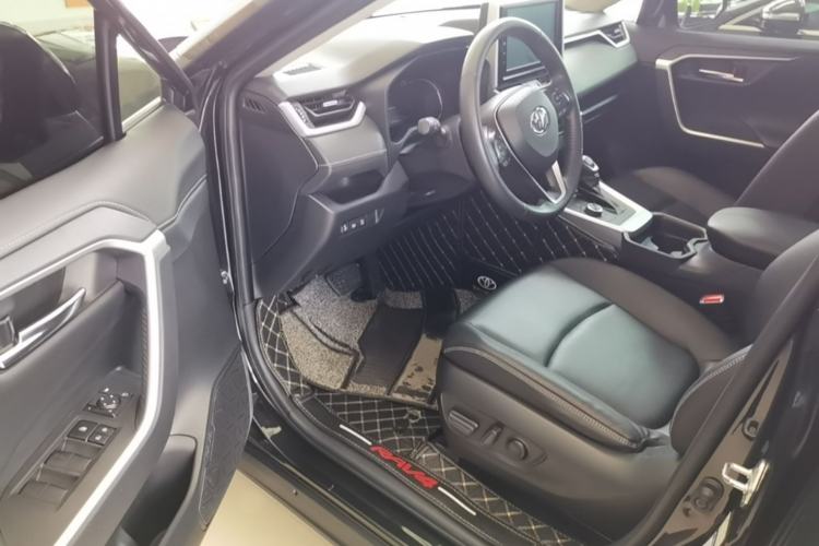 Used Toyota RAV4 2020 Dual-Engine 2.5L E-CVT 4x4 Elite PLUS Edition Driver Seat