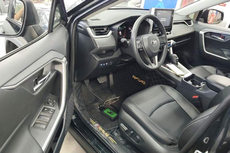 Used Toyota RAV4 2020 2.0L CVT Two-Wheel Drive Fashion Edition Driver Seat