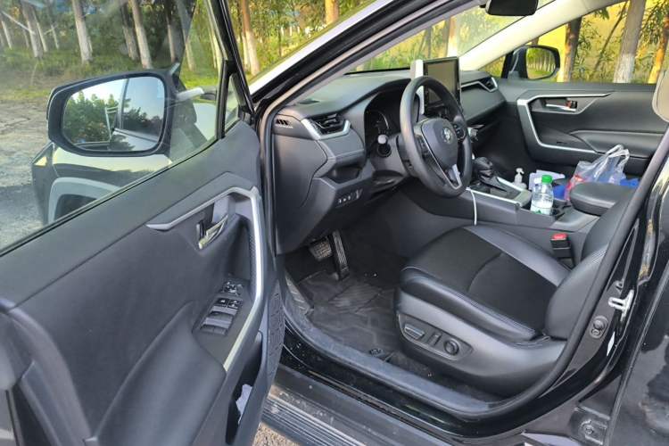 Used Toyota RAV4 2020 2.0L CVT Two-Wheel Drive Fashion Edition Driver Seat