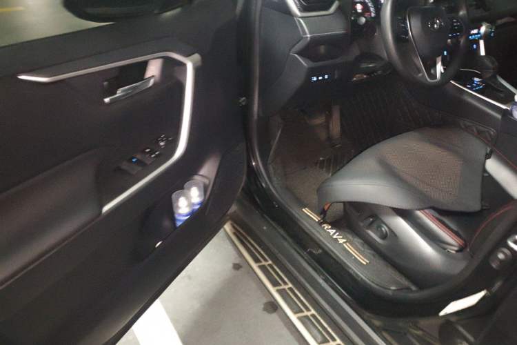 Used Toyota RAV4 2020 2.0L CVT Two-Wheel Drive Fashion Edition Driver Seat