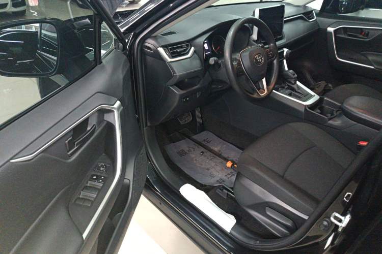 Used Toyota RAV4 2020 2.0L CVT Two-Wheel Drive Urban Edition Driver Seat