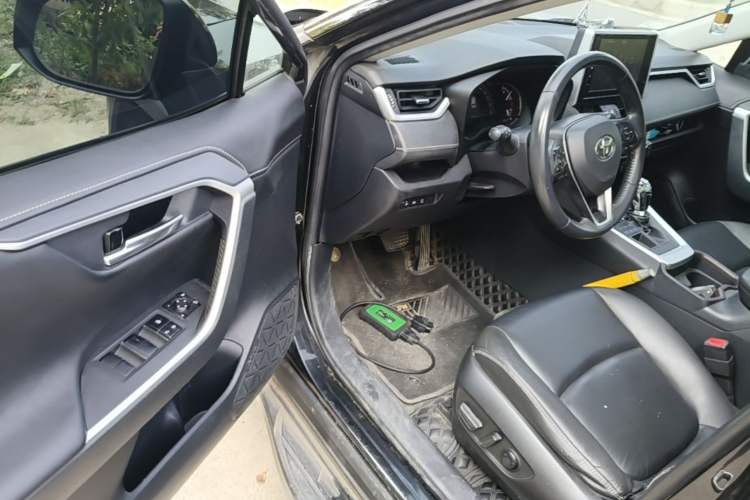 Used Toyota RAV4 2020 2.0L CVT 4x4 Style PLUS Edition Driver Seat
