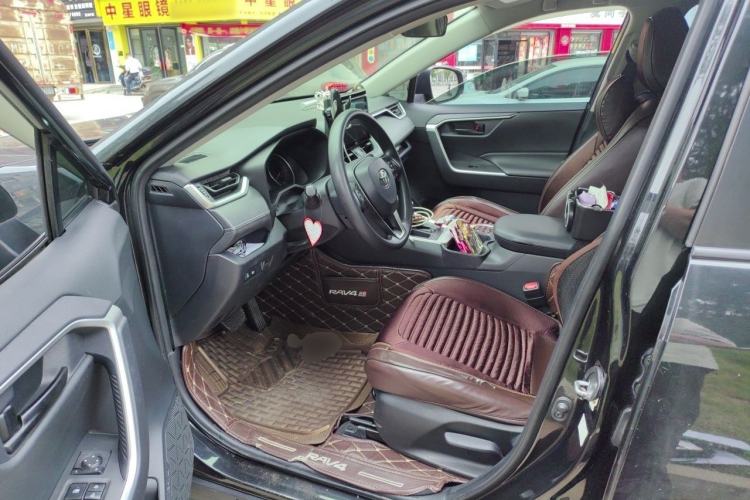 Used Toyota RAV4 2020 2.0L CVT Two-Wheel Drive Urban Edition Driver Seat