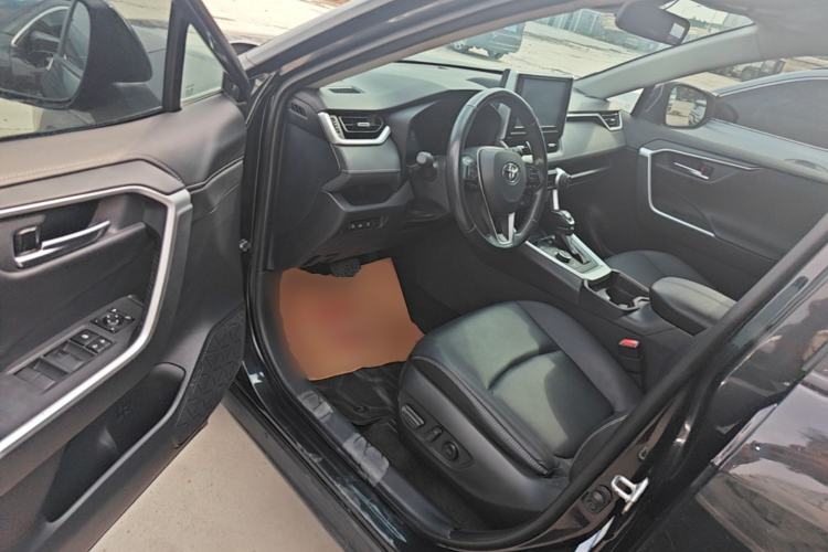 Used Toyota RAV4 2020 Dual-Engine 2.5L E-CVT 4x4 Elite PLUS Edition Driver Seat