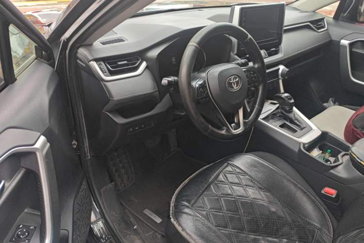 Used Toyota RAV4 2020 2.0L CVT Two-Wheel Drive Fashion Edition Driver Seat