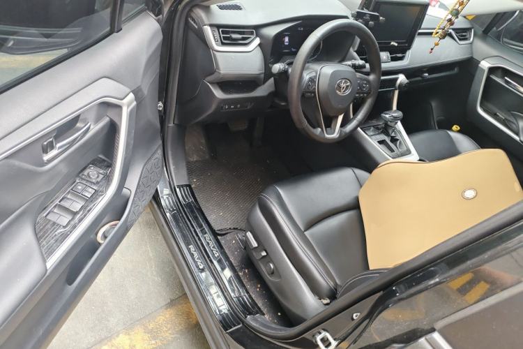 Used Toyota RAV4 2020 2.0L CVT Two-Wheel Drive Fashion Edition Driver Seat