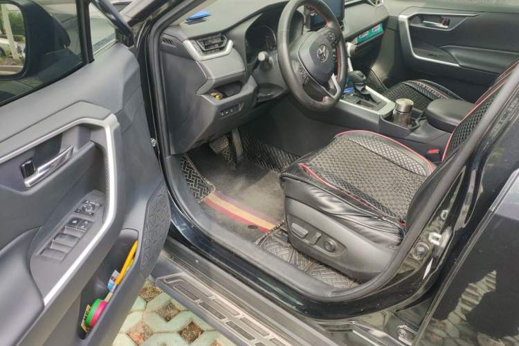 Used Toyota RAV4 2020 2.0L CVT Two-Wheel Drive Fashion Edition Driver Seat