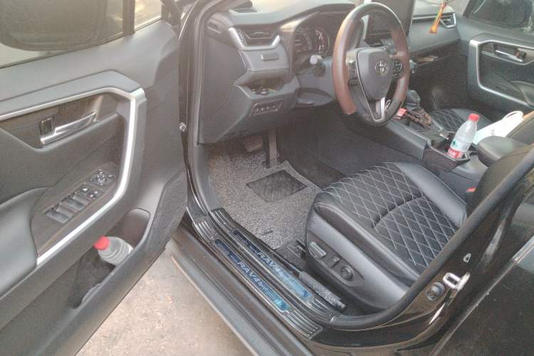 Used Toyota RAV4 2020 2.0L CVT Two-Wheel Drive Fashion Edition Driver Seat