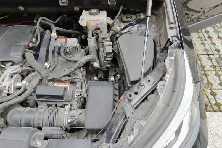 Used Toyota RAV4 2020 Dual-Engine 2.5L E-CVT Two-Wheel Drive Elite Edition Engine Bay Left