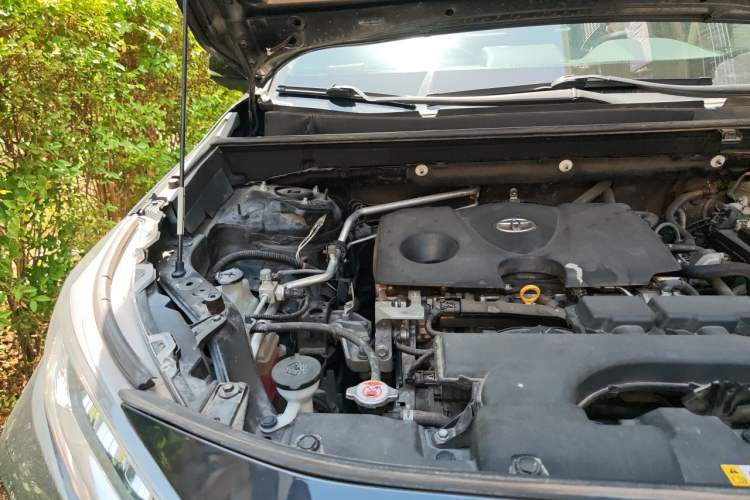 Used Toyota RAV4 2020 2.0L CVT Two-Wheel Drive Fashion Edition Engine Bay Right
