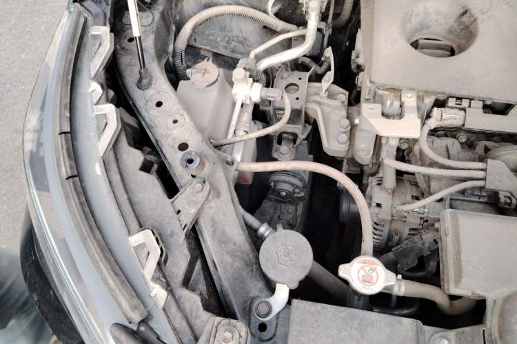 Used Toyota RAV4 2020 2.0L CVT Two-Wheel Drive Fashion Edition Engine Bay Right