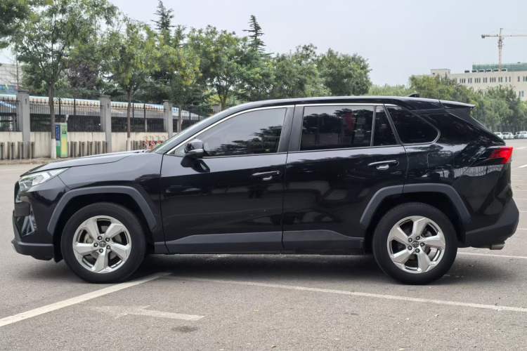 Used Toyota RAV4 2020 2.0L CVT Two-Wheel Drive Fashion Edition Exterior 2