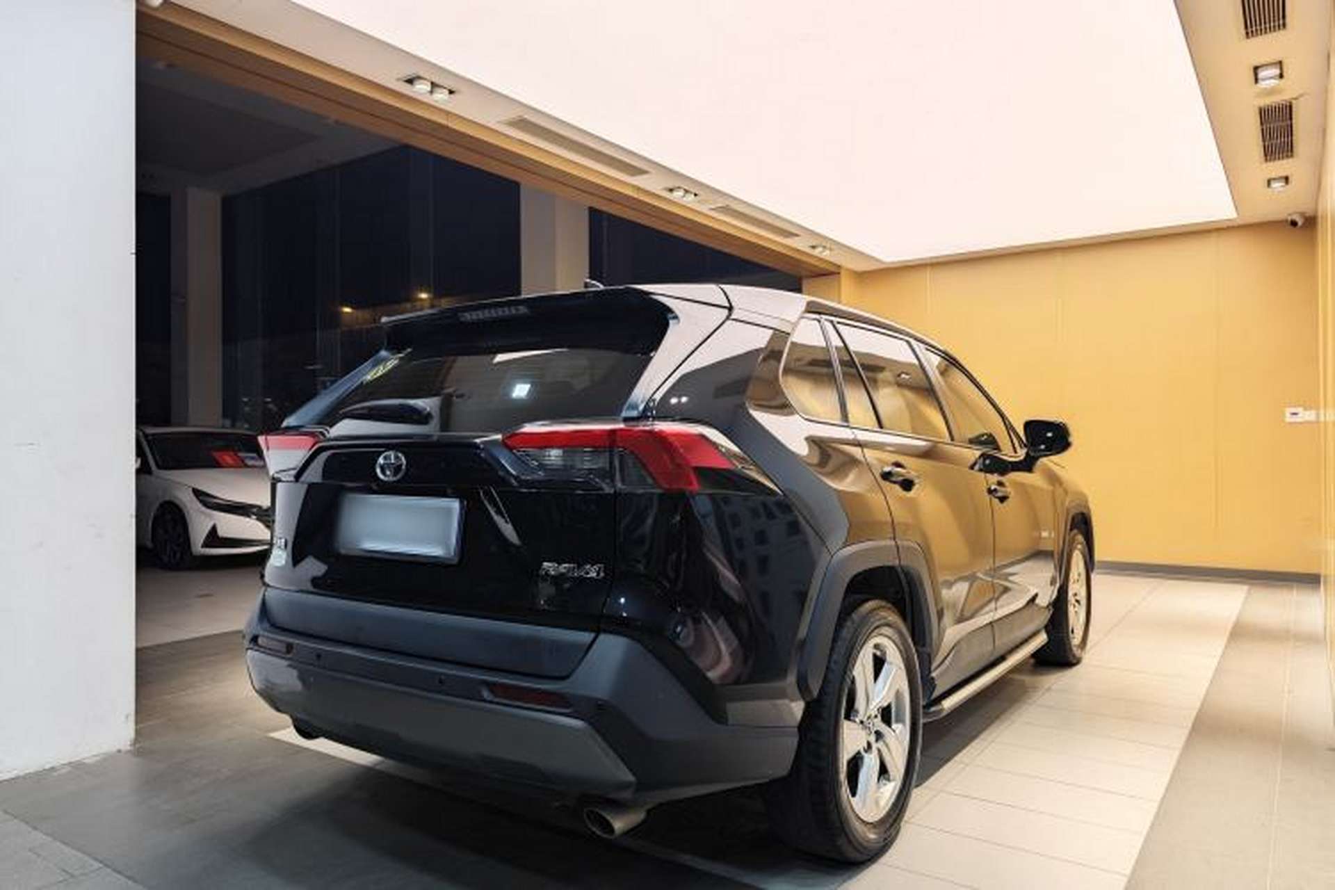 Used Toyota RAV4 2020 2.0L CVT Two-Wheel Drive Fashion Edition Exterior 2