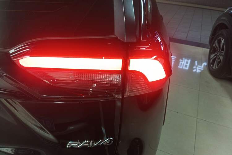Used Toyota RAV4 2020 2.0L CVT Two-Wheel Drive Fashion PLUS Edition Exterior 3
