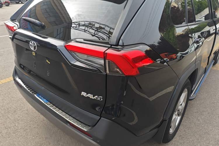 Used Toyota RAV4 2020 2.0L CVT Two-Wheel Drive Fashion PLUS Edition Exterior 3