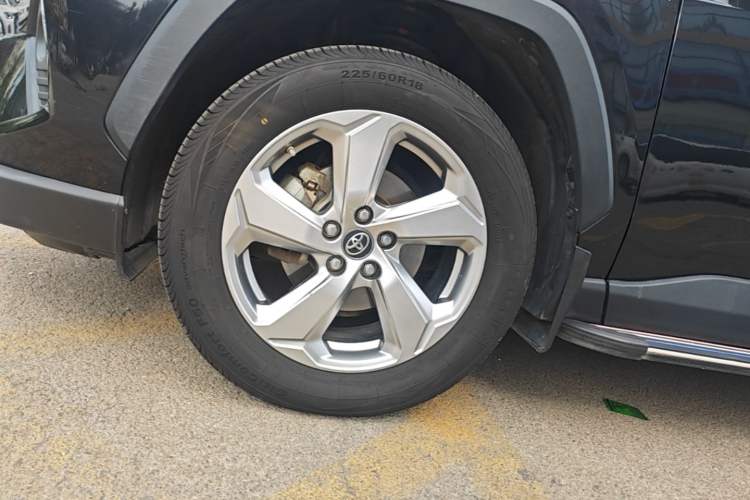 Used Toyota RAV4 2020 2.0L CVT Two-Wheel Drive Fashion PLUS Edition Exterior 4